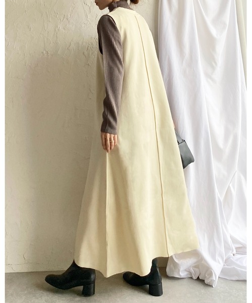 She's Closet(シーズクローゼット)の「深Vネックノースリーブロング丈Aラインジャンスカフレアニットワンピース(ワンピース・レディース・アイボリー/ブラック・FREE)」の8枚目の写真