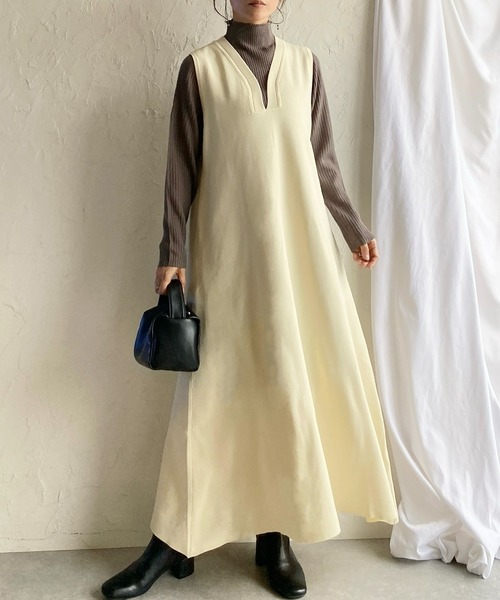 She's Closet(シーズクローゼット)の「深Vネックノースリーブロング丈Aラインジャンスカフレアニットワンピース(ワンピース・レディース・アイボリー/ブラック・FREE)」の9枚目の写真