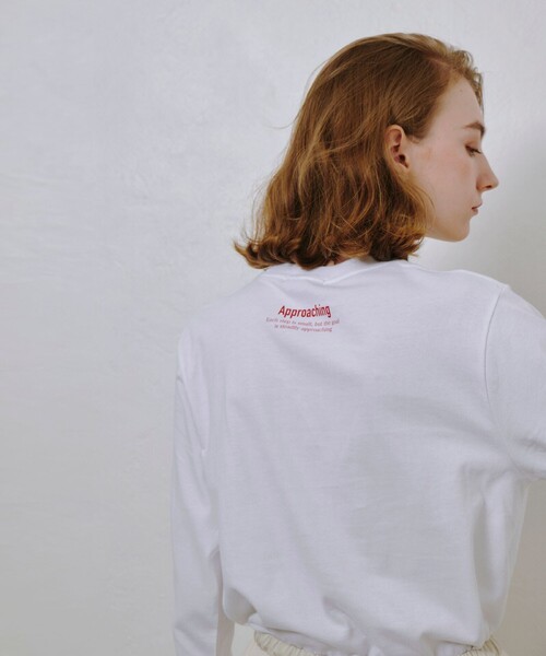 allureville(アルアバイル)の「カリグラフィーロゴロンTEE(Tシャツ/カットソー・レディース・レッド/ブラック・2)」の4枚目の写真
