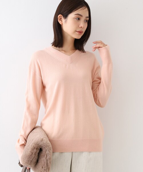 INDIVI（インディヴィ）の「◆【カシミヤ混】Vネックコクーンシルエットニット（ニット/セーター・レディース・ブラック/オフホワイト/ライトグリーン/グレー系4/オレンジ系・38/34/05/15 /13/19）」の5枚目の写真