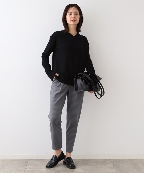 INDIVI（インディヴィ）の「◆【カシミヤ混】Vネックコクーンシルエットニット（ニット/セーター・レディース・ブラック/オフホワイト/ライトグリーン/グレー系4/オレンジ系・38/34/05/15 /13/19）」の21枚目の写真