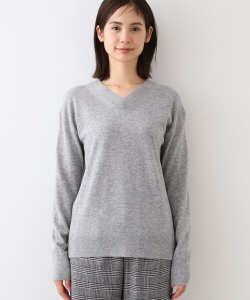 INDIVI（インディヴィ）の「◆【カシミヤ混】Vネックコクーンシルエットニット（ニット/セーター・レディース・ブラック/オフホワイト/ライトグリーン/グレー系4/オレンジ系・38/34/05/15 /13/19）」の10枚目の写真