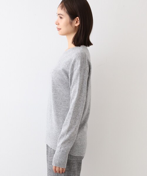 INDIVI（インディヴィ）の「◆【カシミヤ混】Vネックコクーンシルエットニット（ニット/セーター・レディース・ブラック/オフホワイト/ライトグリーン/グレー系4/オレンジ系・38/34/05/15 /13/19）」の9枚目の写真