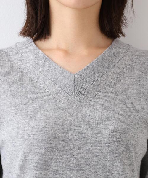 INDIVI（インディヴィ）の「◆【カシミヤ混】Vネックコクーンシルエットニット（ニット/セーター・レディース・ブラック/オフホワイト/ライトグリーン/グレー系4/オレンジ系・38/34/05/15 /13/19）」の7枚目の写真