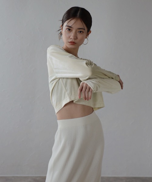 ENC(エンク)の「velour cropped pullover / ベロアクロップド丈プルオーバー(Tシャツ/カットソー・レディース・ブラック/キナリ/ベージュ/ダークブラウン・FREE)」の3枚目の写真