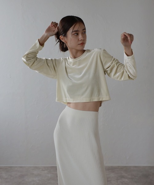 ENC(エンク)の「velour cropped pullover / ベロアクロップド丈プルオーバー(Tシャツ/カットソー・レディース・ブラック/キナリ/ベージュ/ダークブラウン・FREE)」の5枚目の写真