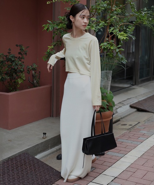 ENC(エンク)の「velour cropped pullover / ベロアクロップド丈プルオーバー(Tシャツ/カットソー・レディース・ブラック/キナリ/ベージュ/ダークブラウン・FREE)」の9枚目の写真