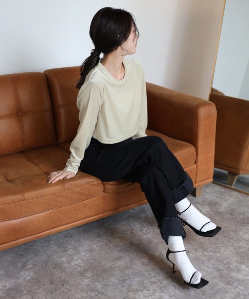 ENC(エンク)の「velour cropped pullover / ベロアクロップド丈プルオーバー(Tシャツ/カットソー・レディース・ブラック/キナリ/ベージュ/ダークブラウン・FREE)」の12枚目の写真