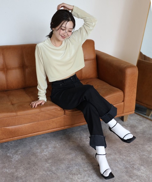 ENC(エンク)の「velour cropped pullover / ベロアクロップド丈プルオーバー(Tシャツ/カットソー・レディース・ブラック/キナリ/ベージュ/ダークブラウン・FREE)」の13枚目の写真