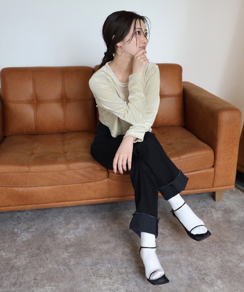 ENC(エンク)の「velour cropped pullover / ベロアクロップド丈プルオーバー(Tシャツ/カットソー・レディース・ブラック/キナリ/ベージュ/ダークブラウン・FREE)」の15枚目の写真
