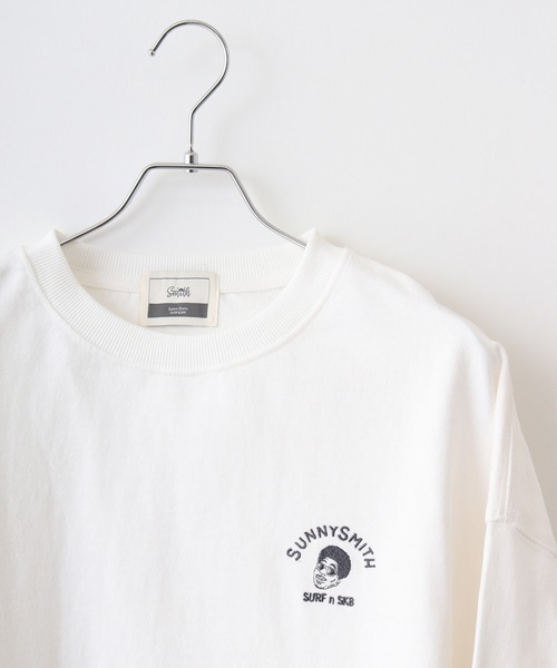 Sunny Smith(サニースミス)の「Sunnysmith Smith Signature ワンポイント刺繍ロングスリーブTシャツ(Tシャツ/カットソー・メンズ・ホワイト系/ホワイト/スミクロ・M/L)」の6枚目の写真