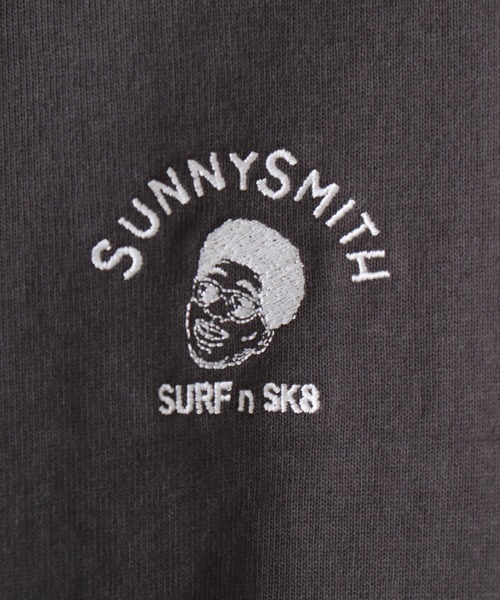 Sunny Smith(サニースミス)の「Sunnysmith Smith Signature ワンポイント刺繍ロングスリーブTシャツ(Tシャツ/カットソー・メンズ・ホワイト系/ホワイト/スミクロ・M/L)」の10枚目の写真