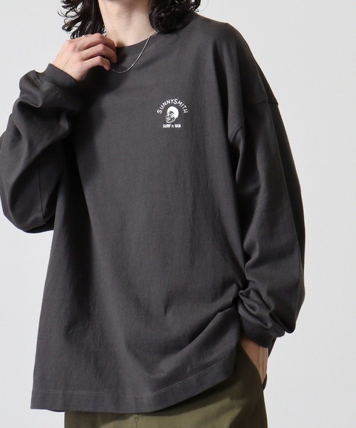 Sunny Smith(サニースミス)の「Sunnysmith Smith Signature ワンポイント刺繍ロングスリーブTシャツ(Tシャツ/カットソー・メンズ・ホワイト系/ホワイト/スミクロ・M/L)」の18枚目の写真