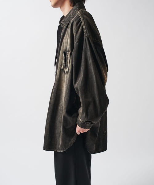 Lui's（ルイス）の「FADEオーバーデニムシャツ（シャツ/ブラウス・メンズ・ライトグレー/ブラック・FREE）」の5枚目の写真