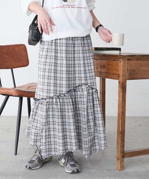 BONLECILL（ボンルシール）の「先染めチェックフリンジアシメスカート（スカート・レディース・レッド/ベージュ/ブラック・FREE）」の2枚目の写真