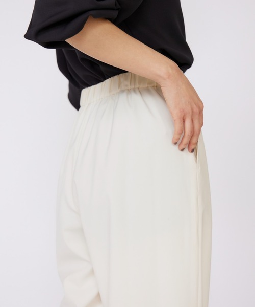 INED（イネド）の「ステファニー イージーワイドパンツ（その他パンツ・レディース・オフホワイト/カーキ/ブラック・7号/9号/11号）」の14枚目の写真