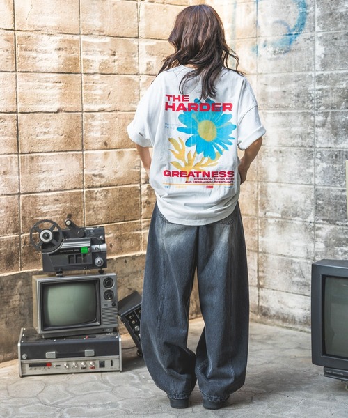 PBLIM（ページボーイリム）の「《UNISEX》ポスターフラワーTシャツ（Tシャツ/カットソー・レディース・オフホワイト/ダークブラウン/ブラック/ライトブルー/ライトグリーン・MEDIUM/LARGE）」の8枚目の写真