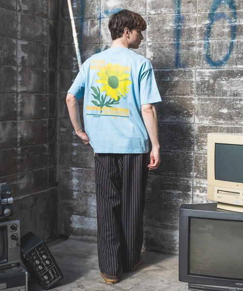 PBLIM（ページボーイリム）の「《UNISEX》ポスターフラワーTシャツ（Tシャツ/カットソー・レディース・オフホワイト/ダークブラウン/ブラック/ライトブルー/ライトグリーン・MEDIUM/LARGE）」の17枚目の写真