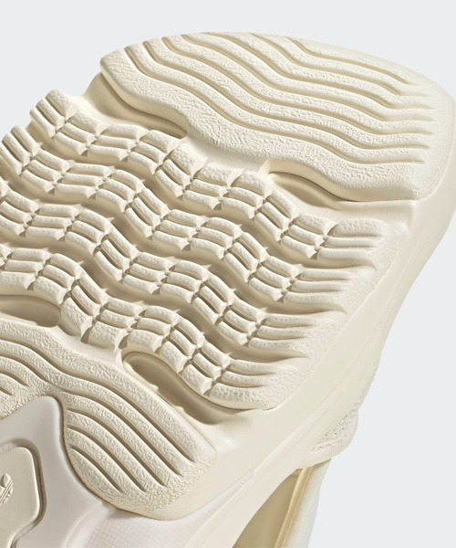 adidas（アディダス）の「オズガイア サンダル / Ozgaia Sandals / アディダスオリジナルス adidas Originals 厚底サンダル（サンダル・レディース・ブラック/ホワイト/ブラック×ブラック・22.5cm/23.5cm/24.5cm/25.5cm/26.5cm/27.5cm）」の18枚目の写真