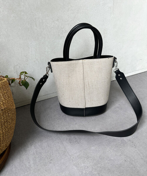 Chez toi（シェトワ）の「綿麻バケツショルダー（トートバッグ・レディース・ブラック/アイボリー/ブラウン・FREE）」の2枚目の写真