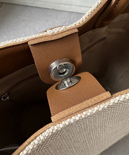 Chez toi（シェトワ）の「綿麻バケツショルダー（トートバッグ・レディース・ブラック/アイボリー/ブラウン・FREE）」の4枚目の写真