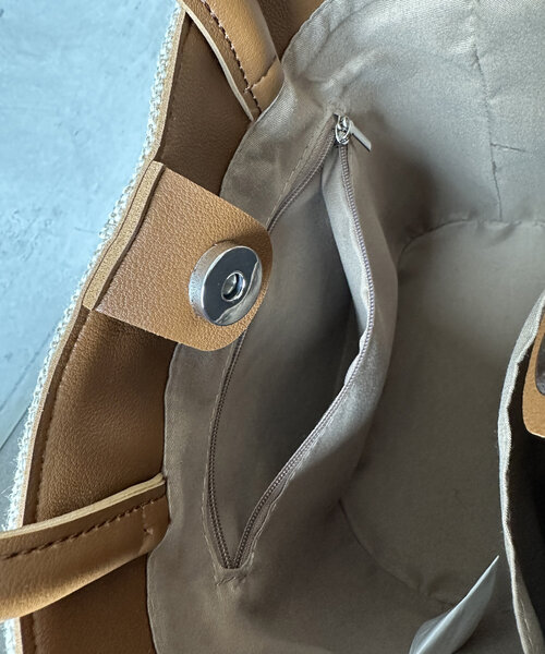 Chez toi（シェトワ）の「綿麻バケツショルダー（トートバッグ・レディース・ブラック/アイボリー/ブラウン・FREE）」の5枚目の写真