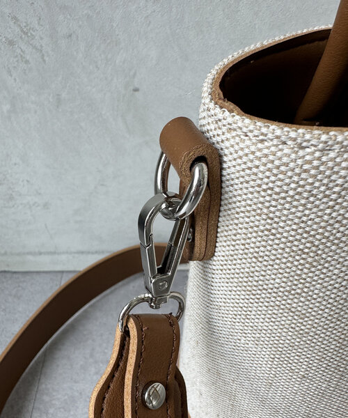 Chez toi（シェトワ）の「綿麻バケツショルダー（トートバッグ・レディース・ブラック/アイボリー/ブラウン・FREE）」の7枚目の写真