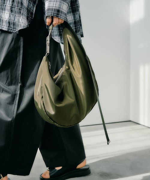 LEPSIM（レプシィム）の「2WAYメタルバックルバッグ　326224（ショルダーバッグ・レディース・カーキ/ブラック/ライトグレー・ONE SIZE）」の22枚目の写真