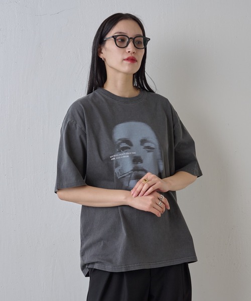 COLONY 2139（コロニートゥーワンスリーナイン）の「ピグメント加工レディプリントTシャツ（Tシャツ/カットソー・メンズ・ブラック/オリーブ・MEDIUM/LARGE）」の13枚目の写真