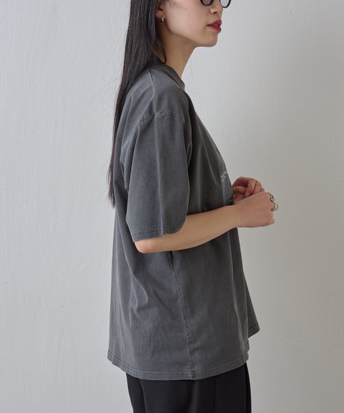 COLONY 2139（コロニートゥーワンスリーナイン）の「ピグメント加工レディプリントTシャツ（Tシャツ/カットソー・メンズ・ブラック/オリーブ・MEDIUM/LARGE）」の16枚目の写真