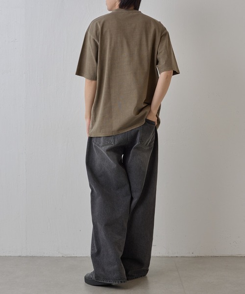 COLONY 2139（コロニートゥーワンスリーナイン）の「ピグメント加工レディプリントTシャツ（Tシャツ/カットソー・メンズ・ブラック/オリーブ・MEDIUM/LARGE）」の11枚目の写真