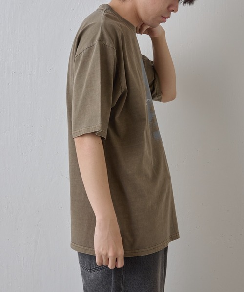 COLONY 2139（コロニートゥーワンスリーナイン）の「ピグメント加工レディプリントTシャツ（Tシャツ/カットソー・メンズ・ブラック/オリーブ・MEDIUM/LARGE）」の4枚目の写真