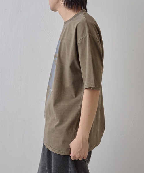 COLONY 2139（コロニートゥーワンスリーナイン）の「ピグメント加工レディプリントTシャツ（Tシャツ/カットソー・メンズ・ブラック/オリーブ・MEDIUM/LARGE）」の18枚目の写真