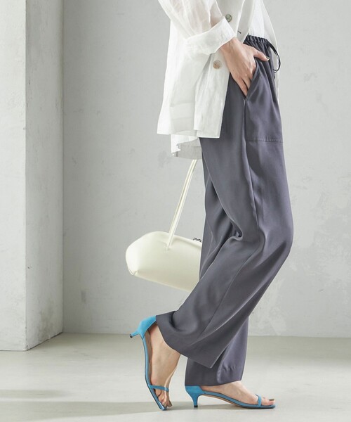 SHIPS(シップス)の「〈手洗い可能〉キュプラ混 ツイル ポケット パンツ(その他パンツ・レディース・ライトカーキ/ダークグレー・36/38)」の2枚目の写真