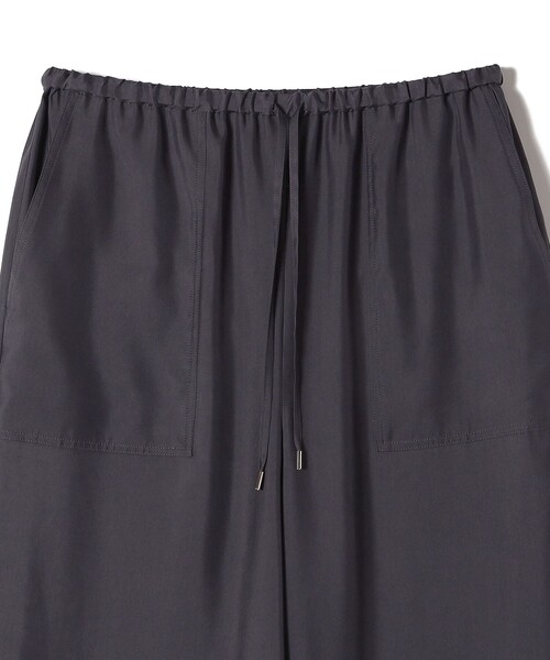 SHIPS(シップス)の「〈手洗い可能〉キュプラ混 ツイル ポケット パンツ(その他パンツ・レディース・ライトカーキ/ダークグレー・36/38)」の13枚目の写真