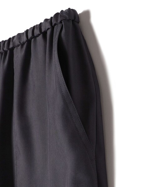 SHIPS(シップス)の「〈手洗い可能〉キュプラ混 ツイル ポケット パンツ(その他パンツ・レディース・ライトカーキ/ダークグレー・36/38)」の14枚目の写真