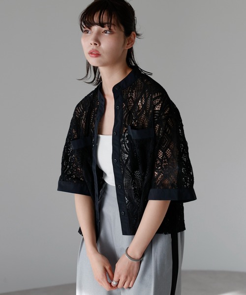 SOTT（ソット）の「Cropped lace shirt バンドカラークロップドレースシャツ（シャツ/ブラウス・レディース・ブラック/オフホワイト・FREE）」の4枚目の写真