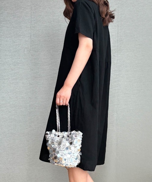 maison de LATIR(メゾンドラティール)の「一枚で夏服が可愛くなるミモレ丈リゾートワンピース(ワンピース・レディース・ホワイト/ブラック/ネイビー/パープル/レッド/グリーン/ブルー/オレンジ・ONESIZE)」の9枚目の写真