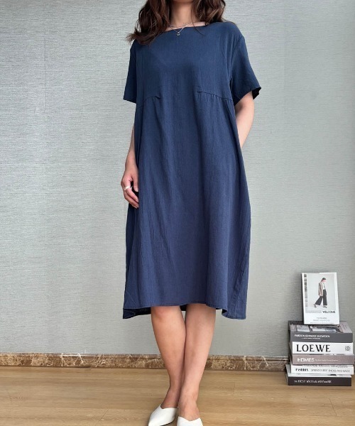 maison de LATIR(メゾンドラティール)の「一枚で夏服が可愛くなるミモレ丈リゾートワンピース(ワンピース・レディース・ホワイト/ブラック/ネイビー/パープル/レッド/グリーン/ブルー/オレンジ・ONESIZE)」の15枚目の写真