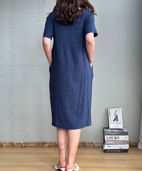 maison de LATIR(メゾンドラティール)の「一枚で夏服が可愛くなるミモレ丈リゾートワンピース(ワンピース・レディース・ホワイト/ブラック/ネイビー/パープル/レッド/グリーン/ブルー/オレンジ・ONESIZE)」の21枚目の写真