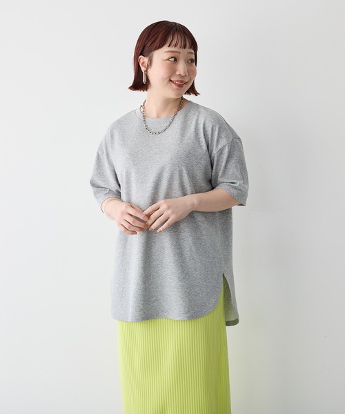 anyfee（エニフィー）の「【anyfee/プラスサイズ】裾ラウンド半袖Tシャツ（吸水速乾・UV対策・接触冷感）（Tシャツ/カットソー・レディース・チャコール/ブラック/杢グレー/ホワイト・4L/3L/LL/5L）」の3枚目の写真