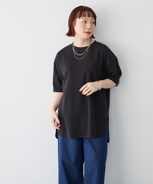 anyfee（エニフィー）の「【anyfee/プラスサイズ】裾ラウンド半袖Tシャツ（吸水速乾・UV対策・接触冷感）（Tシャツ/カットソー・レディース・チャコール/ブラック/杢グレー/ホワイト・4L/3L/LL/5L）」の2枚目の写真