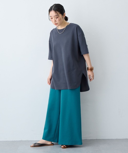 anyfee(エニフィー)の「【anyfee/大きいサイズ】着てサラなめらかポンチ素材裾ラウンドTシャツ《接触冷感・吸水速乾・機能性》(Tシャツ/カットソー・レディース・チャコール/ブラック/杢グレー/ホワイト/モカ/オフホワイト・4L/3L/LL/5L)」の13枚目の写真