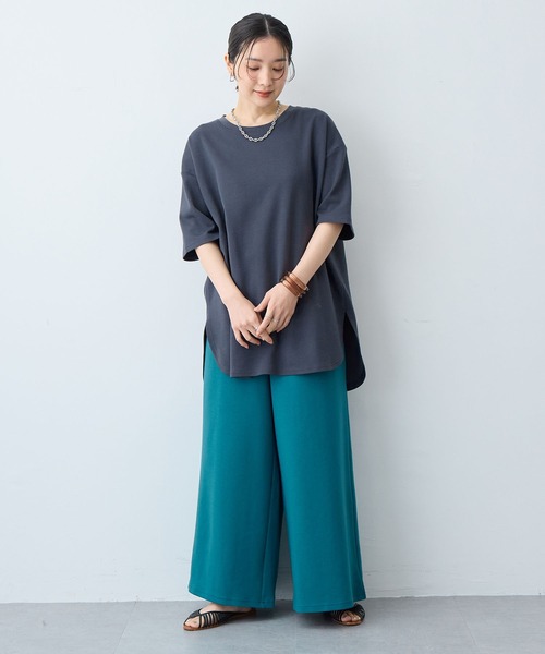 anyfee(エニフィー)の「【anyfee/大きいサイズ】着てサラなめらかポンチ素材裾ラウンドTシャツ《接触冷感・吸水速乾・機能性》(Tシャツ/カットソー・レディース・チャコール/ブラック/杢グレー/ホワイト/モカ/オフホワイト・4L/3L/LL/5L)」の14枚目の写真