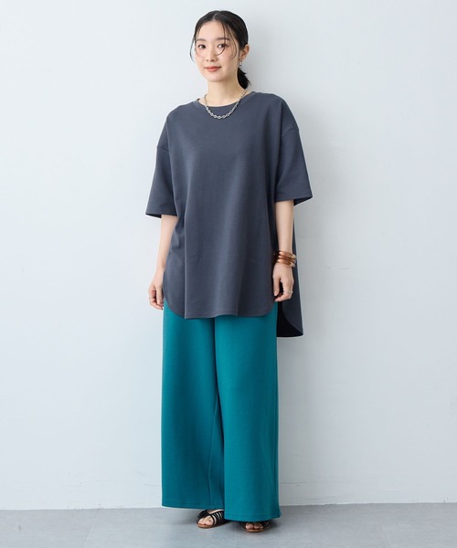 anyfee(エニフィー)の「【anyfee/大きいサイズ】着てサラなめらかポンチ素材裾ラウンドTシャツ《接触冷感・吸水速乾・機能性》(Tシャツ/カットソー・レディース・チャコール/ブラック/杢グレー/ホワイト/モカ/オフホワイト・4L/3L/LL/5L)」の16枚目の写真