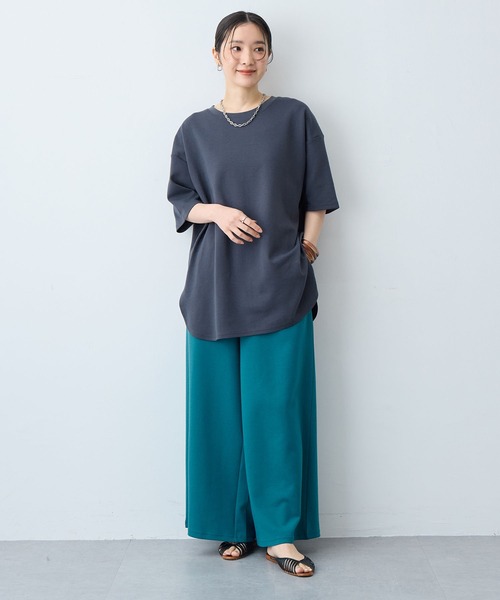 anyfee(エニフィー)の「【anyfee/大きいサイズ】着てサラなめらかポンチ素材裾ラウンドTシャツ《接触冷感・吸水速乾・機能性》(Tシャツ/カットソー・レディース・チャコール/ブラック/杢グレー/ホワイト/モカ/オフホワイト・4L/3L/LL/5L)」の17枚目の写真