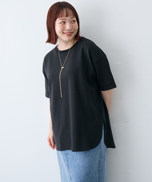 anyfee(エニフィー)の「【anyfee/大きいサイズ】着てサラなめらかポンチ素材裾ラウンドTシャツ《接触冷感・吸水速乾・機能性》(Tシャツ/カットソー・レディース・チャコール/ブラック/杢グレー/ホワイト/モカ/オフホワイト・4L/3L/LL/5L)」の21枚目の写真