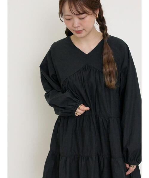 Samansa Mos2（サマンサ モスモス）の「ティアードVネックチュニック（シャツ/ブラウス・レディース・ブラック/ブルー/オフホワイト/ピンク・F）」の2枚目の写真
