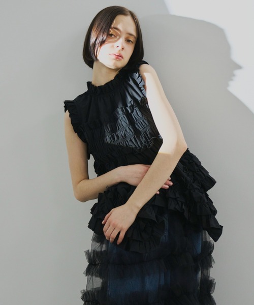 PERNA(ペルナ)の「ギャザーペプラムノースリーブブラウス(シャツ/ブラウス・レディース・ホワイト/ブラック・FREE)」の17枚目の写真