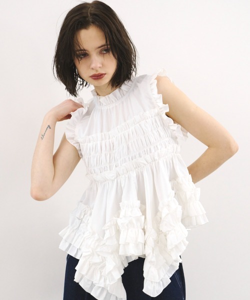 PERNA(ペルナ)の「ギャザーペプラムノースリーブブラウス(シャツ/ブラウス・レディース・ホワイト/ブラック・FREE)」の8枚目の写真